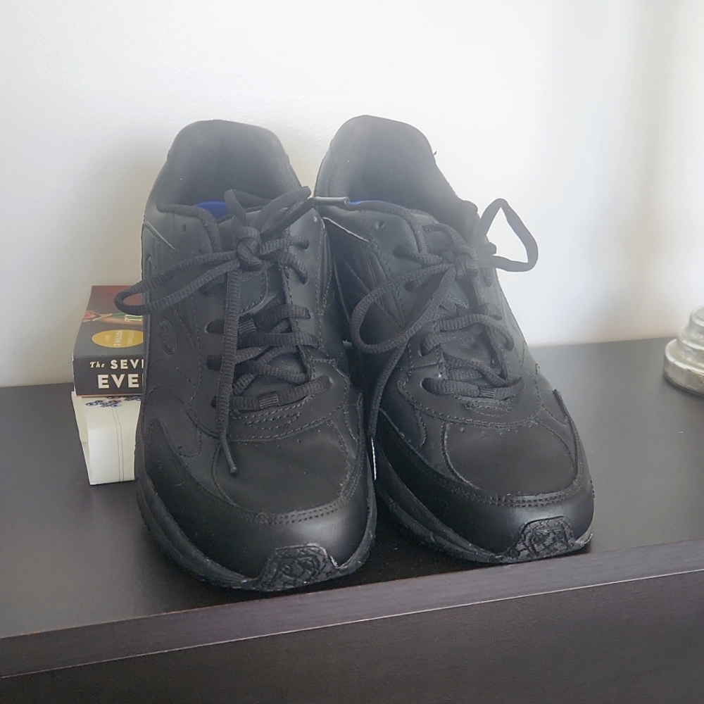 Dr Scholls Slip Resistant & Oil Resistant Sneaker 8 Wide